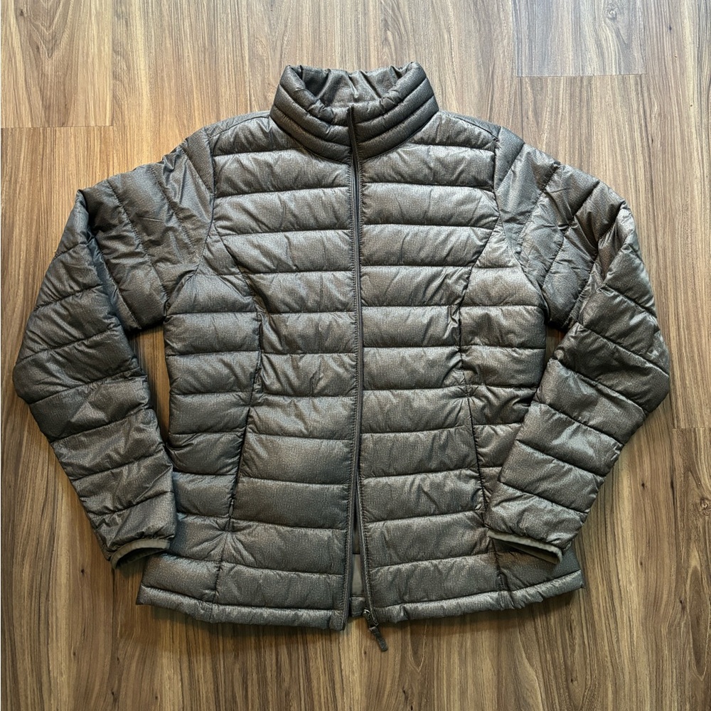 Amazon Essentials Puffer Jacket Size Medium - Picture 2 of 12